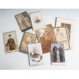 Konvolut von versch. Fotoaufnahmen (1. WK), Kaiserreich, 8 Stück, Portraits von Soldaten,