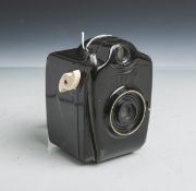 Bilora-Kamera "Boy" (Deutschland, Baujahr 1950-52), schwarzes Bakelitgehäuse, mit