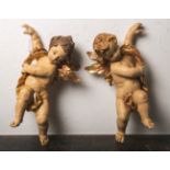 Ein Paar Putti (im Stil des 18. Jahrhunderts), Holzschnitzarbeit, vollplastisch, polychrom