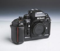 Kameragehäuse "Nikon F4", Gehäusenr. 2231337, ohne Objektiv.