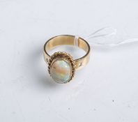 Damenring 585 GG, besetzt m. 1 Edelopal-Cabochon von ca. 4.45 ct u. 2 Brillanten von zus.