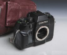 Kameragehäuse von Contax AX (1990er Jahre), ohne Objektiv, Gehäusenr. 008254, m.