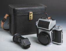 Pentacon-Fotokamera "six TL" (DDR, Baujahr 1968-1990), Nr. 55587, 6x6 Rollfilm, mit