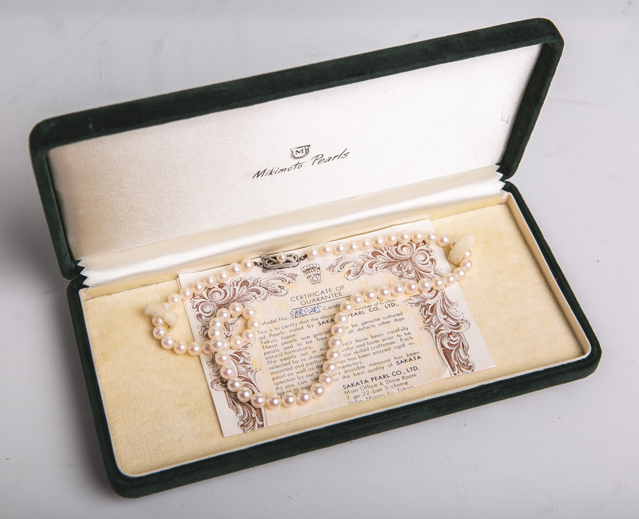 Halskette aus Perlen (Japan, Sakata Pearl Co. Ltd,, wohl 1960er Jahre), Zuchtperlen, Dm.