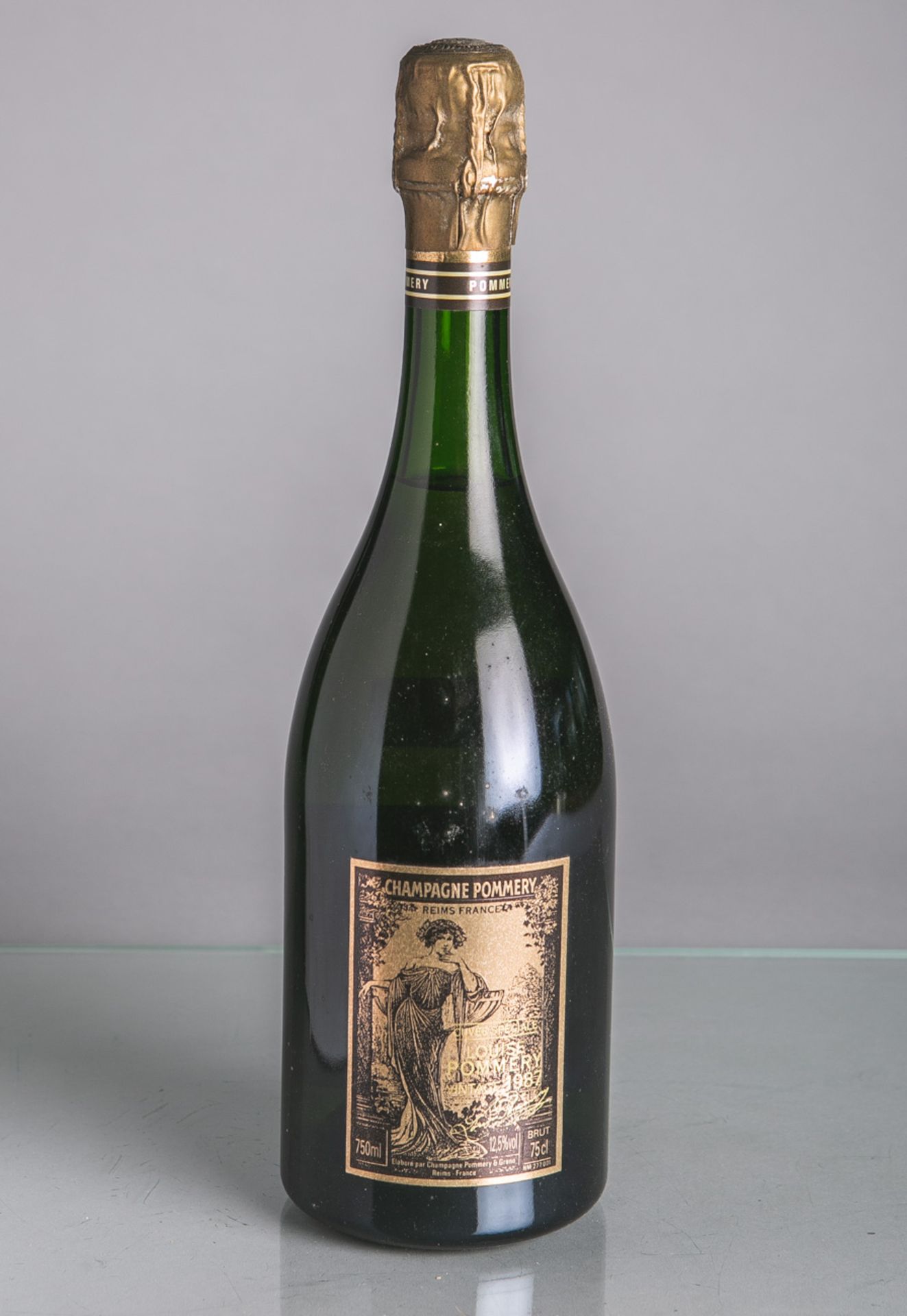4 versch. Champagner-Flaschen, je 0,75 L, bestehend aus: 1x Pommery Louise (1988), 1x H.