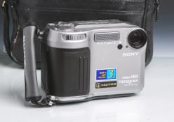 Digitale Videokamera "Sony CCD-SC55E", Hi8 Handycam, LCD Monitor, Nr. 1033242, . Tasche.