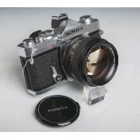 Konica-Fotokamera "Autoreflex T-3" (Japan), Nr. 628655, Objektiv Konica Hexanon AR 57 mm,