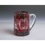 Henkelglashumpen (wohl 19. Jahrhundert), klares Glas m. rotem Überfang, geätzte oder