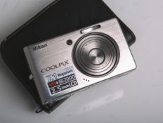 Digitalkamera "Coolpix 5500" von Nikon, 7.1 Megapixels, VR u. ISO 2000, 2.5 inch LCD, Nr.