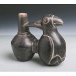 Doppelgefäß in Form eines sitzenden Vogels (Peru, Cusco, Alter unbekannt), schwarz bemalt,
