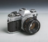 Canon-Fotokamera "AE-1" (Japan), Modellnr. 1049087, Objektiv Canon Lens FD, 50 mm, 1:1,8