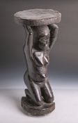 Afrikanischer Hocker in Form einer weiblichen Ahnfigur der Hemba (Rep., um 1914, Kongo),