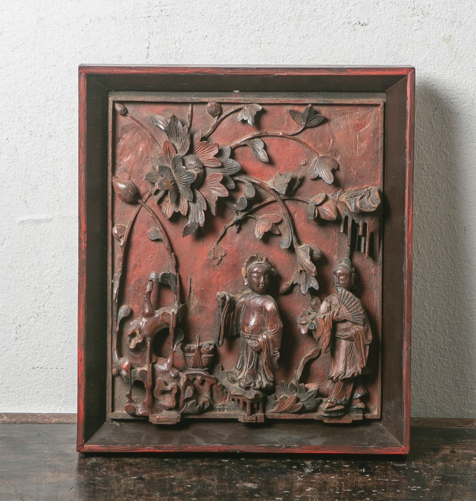 Füllungsfeld eines Möbelstücks (wohl 18./19. Jahrhundert, China), feine Schnitzarbeit mit