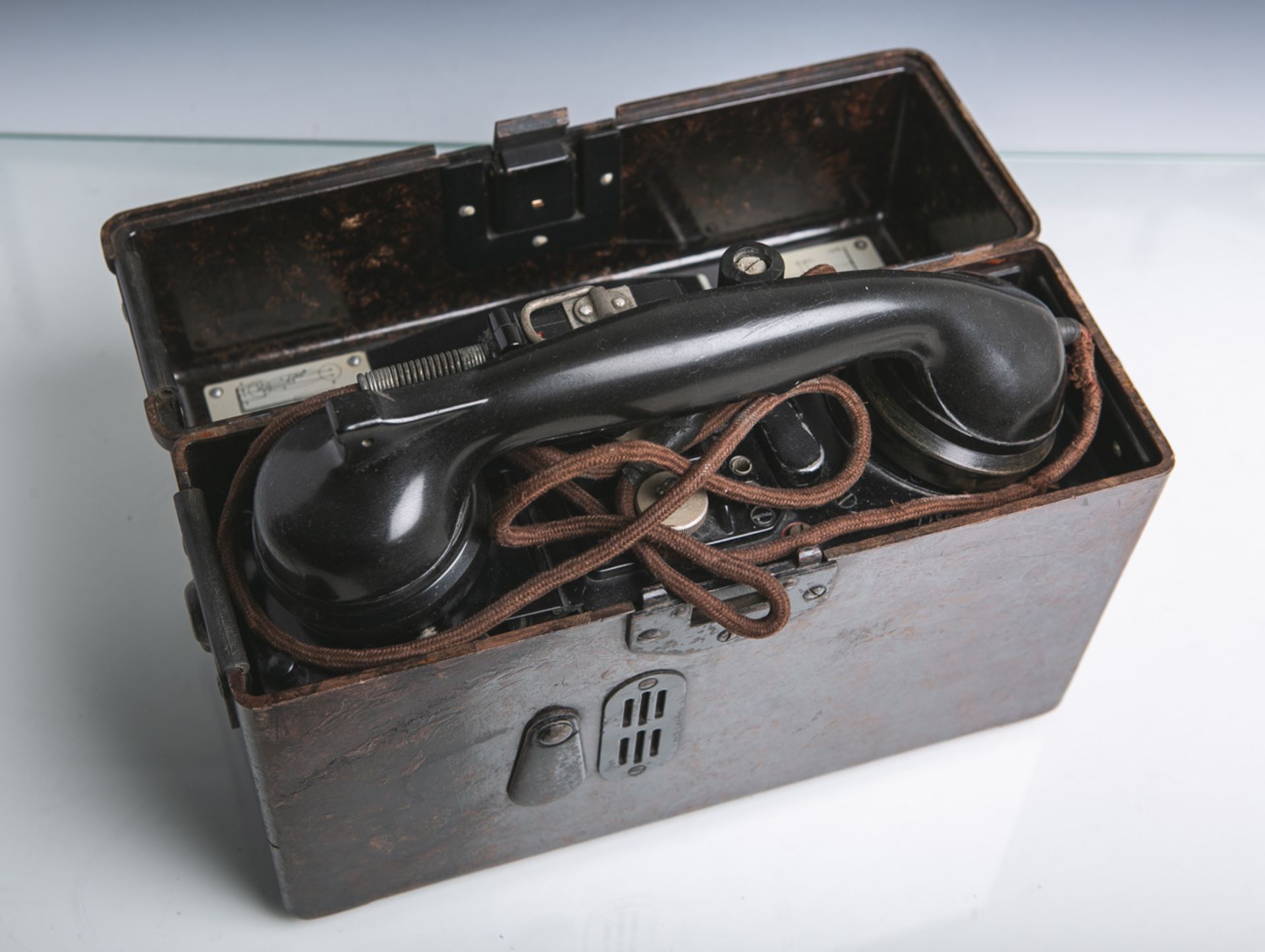 Feldtelefon der Deutschen Wehrmacht (von 1940), seitl. Bez. "B-F5a-91".