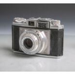 Braun-Fotokamera "Gloriette" (Nürnberg), Objekt Steinheil München, Nr. 1247318, Cassar,1:2,8/45 mm.