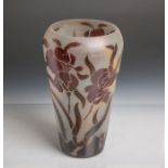 Glasvase mit Blumenmotiv (unbekannter Hersteller, wohl 20. Jahrhundert), konische Form miteiner