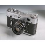 FED 3-Fotokamera (wohl USSR), Gehäuse-Nr. 010642, Objektiv wohl I-61p/d, Nr. 8927210,2,8/53.