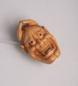 Elfenbein-Netsuke (Provenienz wohl Japan, Alter unbekannt), Maske mit grimmigem Blick,wohl sog.