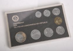 DDR-Kursmünzsatz (1985), 1 Pfennig bis 5 Mark (8,86 Mark), Münzprägestätte: A, inKassette. PP.