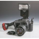 Pentax-Fotokamera "P30t" (Japan), Gehäuse-Nr. 5372858, Objektiv Exakta, MC Macro, 70-210mm, Lens