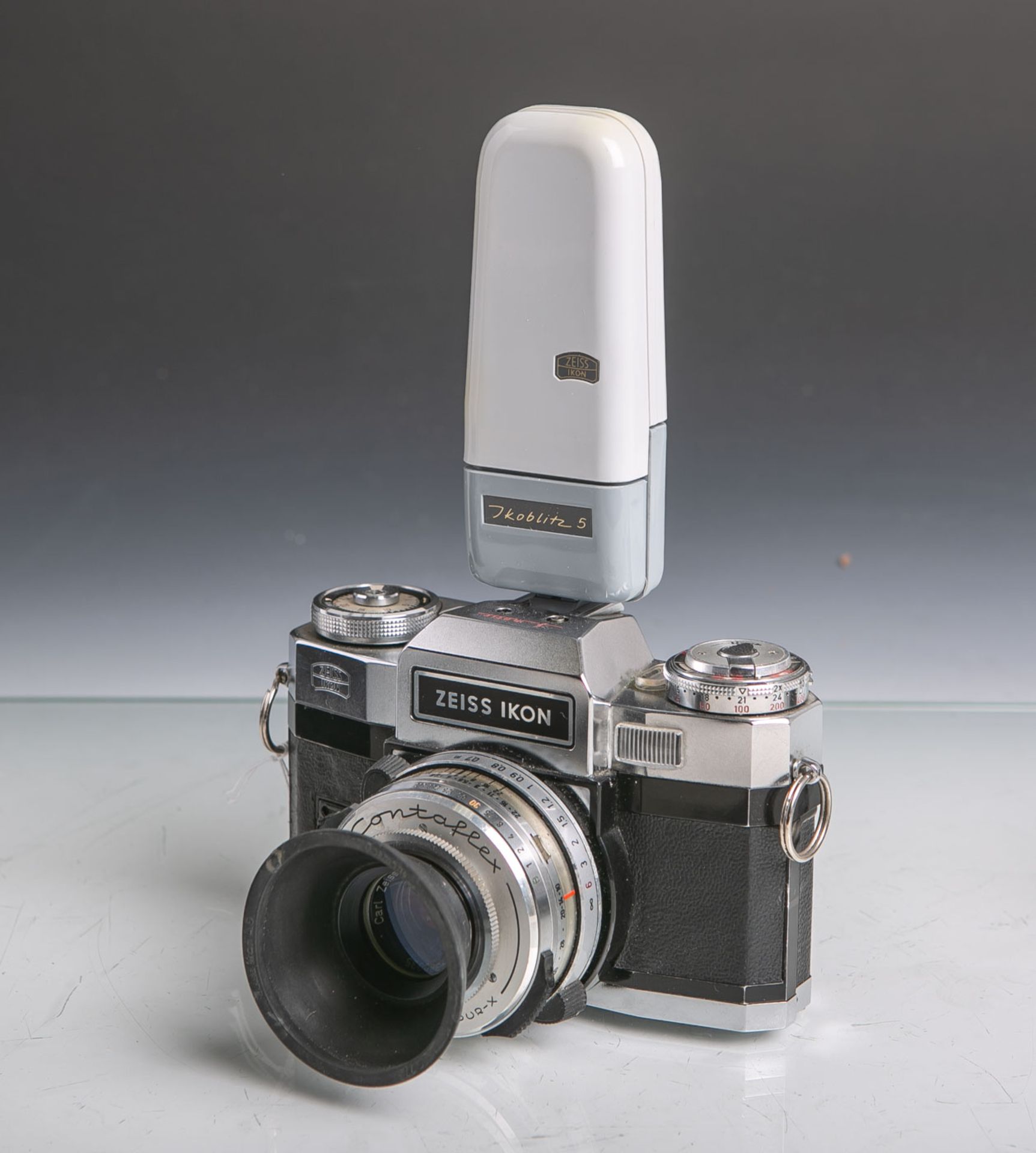 Zeiss Ikon-Fotokamera "Contaflex 5matic", Objektiv Tessar, 2,8/50, mit Blitzlicht(Ikoblitz 5 von