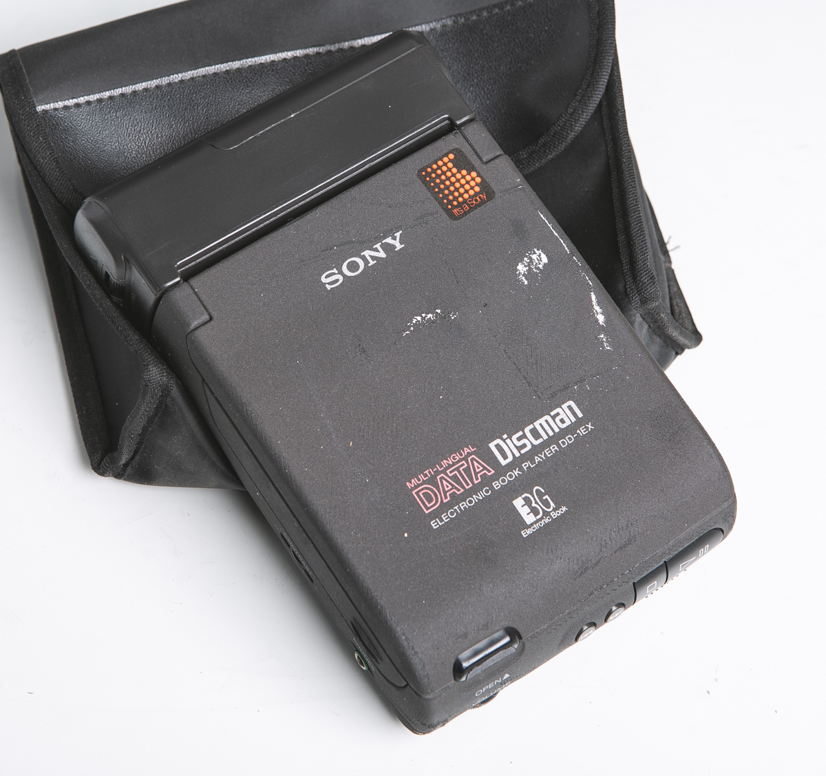 Electronic Book Player "DD-1EX" von Sony, Multi-lingual Data Discman, Seriennr. 51726,Battery Case