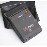 Electronic Book Player "DD-1EX" von Sony, Multi-lingual Data Discman, Seriennr. 51726,Battery Case