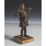 Figurine (wohl Mitte 19. Jahrhundert), vollplastische Darstellung eines Jägers m. Jagdhornauf