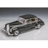 Ricko-Modellauto "Mercedes-Benz 300c", 1:18, in Schwarz. Seitlich m. kl. Kratzern.