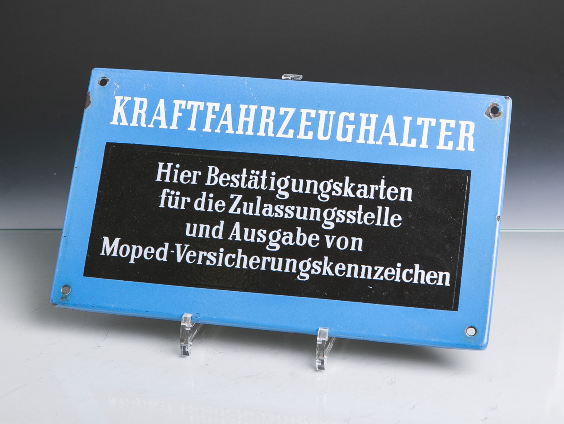 Altes Emailschild "Kraftfahrzeughalter-Hier Bestätigungskarten für die Zulassungsstelleund Ausgabe