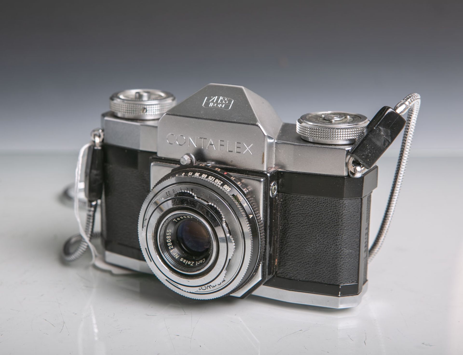 Zeiss Ikon-Fotokamera "Contaflex" (Stuttgart, Baujahr 1959-1963), Gehäuse-Nr. 861/24,Objektiv Carl