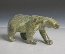 Takpani, Pauloosie (20. Jahrhundert), "Bear" (wohl 1990er Jahre), aus grünem Steingearbeitet, H. ca.