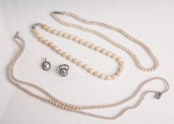 Konvolut Perlenschmuck, bestehend aus: 3x versch. Perlenketten (1x ca. 42 cm, 1x ca. 25cm, 1x ca. 21