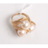 Damenring 585 GG, besetzt m. 3 gr. Perlen (Dm. je ca. 10 mm), gestempelt: Feingehalt,Ringgröße: