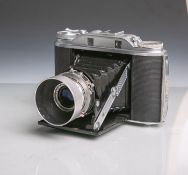 Agfa-Klappkamera "Isolette III" (Deutschland), Objektiv Agfa Apotar, 1:4,5/85, Nr. 869457.