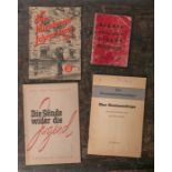 Konvolut von 4 Broschüren (Nachkriegszeit), bestehend aus: 1x "Städte im Osten klagenHitler an" (