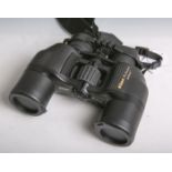 Fernglas von Nikon, Modell Action 8x40/8.2, Gehäusenr. 294718 BJ, m. Schutzdeckeln, m.