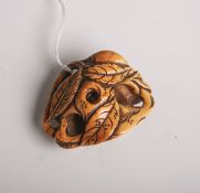 Elfenbein-Netsuke (Provenienz wohl Japan, Alter unbekannt), ovale Form, ineinanderverschlungene