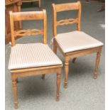 2 gleiche Stühle aus der Zeit des Biedermeiers (1. Hälfte 19. Jahrhundert), aus Eschenholz