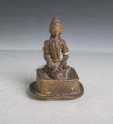 Alte Bronzefigur, wohl sitzender Buddha in Meditationshaltung (Alter und Herkunftunbekannt), H.