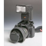 Pentax-Digitalkamera "K-r" (Japan), Gehäuse-Nr. 3918461, Objektiv Pentax-F Zoom, Nr.1952368, 1:3,5-