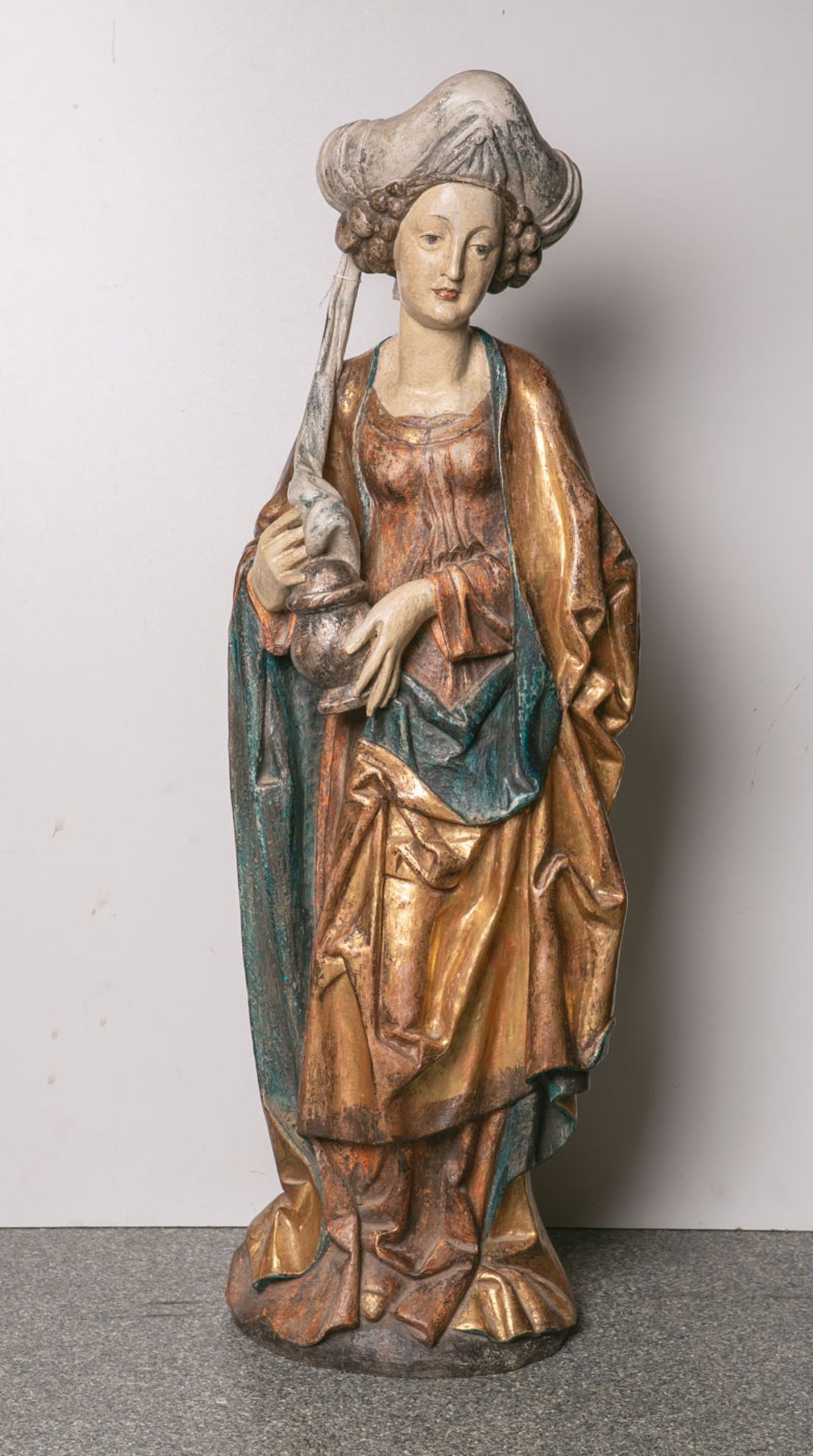 Holzfigur Hl. Barbara, polychrom gefasst, teils blattvergoldet, rs. abgeflacht, m.Wandhalterung,