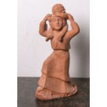 Unbekannter Künstler (wohl 20. Jahrhundert), Terracottafigur, Darstellung einer Frau, dieeinen