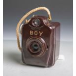 Zwei Bilora-Boy-Kameras (Deutschland, Baujahr 1950-52), in schwarz und braun, Bakelitbox,