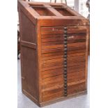 Antiker Setzkastenschrank aus alter Druckerei (wohl um 1900), aus Buchenholz, mitinsgesamt 21