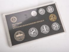 DDR-Kursmünzsatz (1987), 1 Pfennig bis 5 Mark (8,86 Mark), Münzprägestätte: A, inKassette. PP.