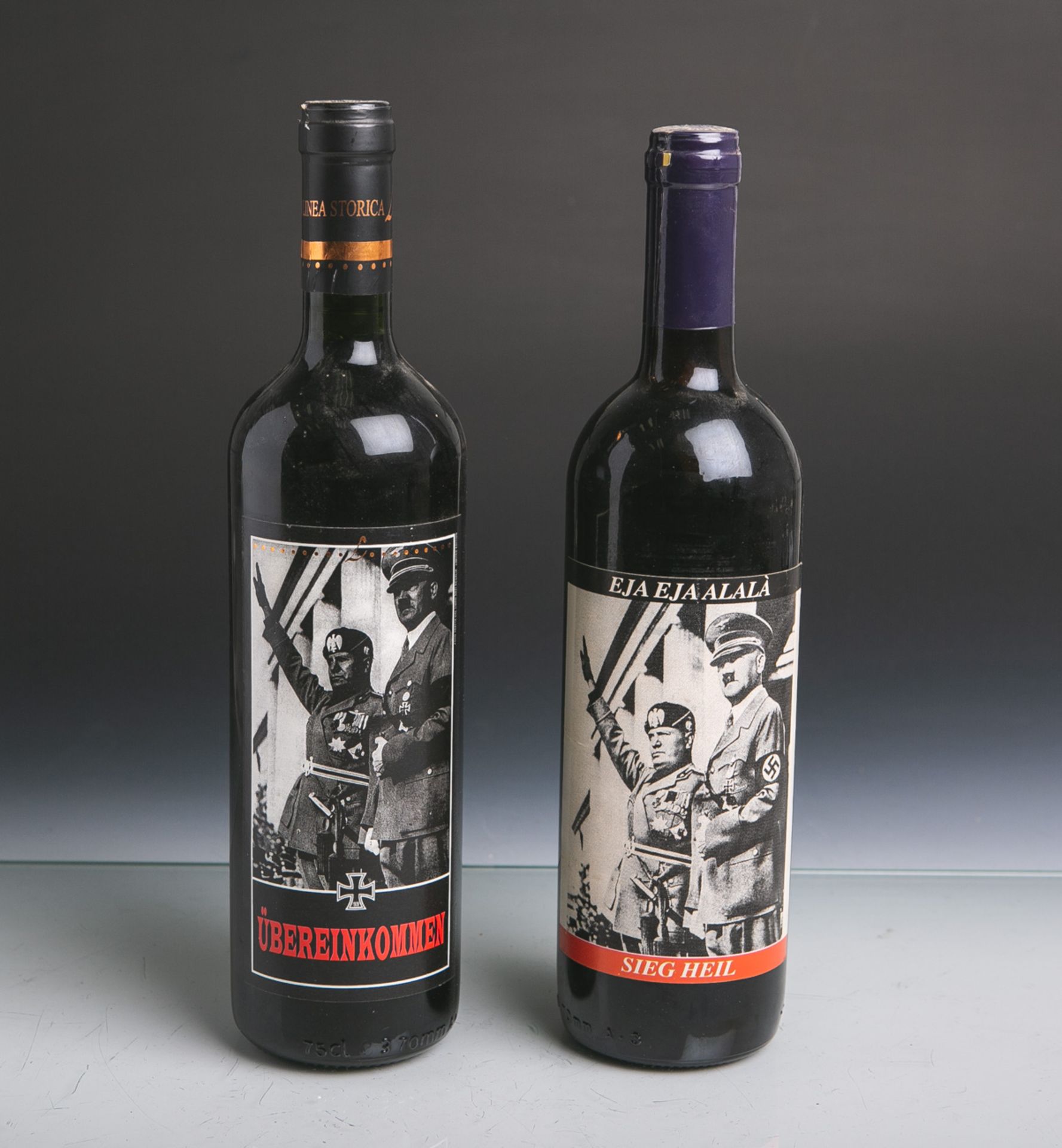 2 Flaschen Rotwein "Cabernet Sauvignon" (2000), je 0,75 L, Etiketten "Mussolini mitHitler",