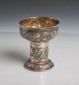 Kl. Silberpokal 800 Silber (wohl Historismus, 19. Jahrhundert), floral verzierter Pokal m.Blumen