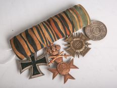 Ordensspange (1. WK), 1x EK II 1914, 1x Merentiorden m. Krone u. Schwertern in Bronze, KVKm.