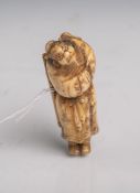 Elfenbein-Netsuke (Provenienz Japan, Alter unbekannt), stehender Mann mit zu seinerrechten